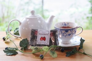 画像1: ストロベリーの紅茶(50ティーバッグ入り） (1)